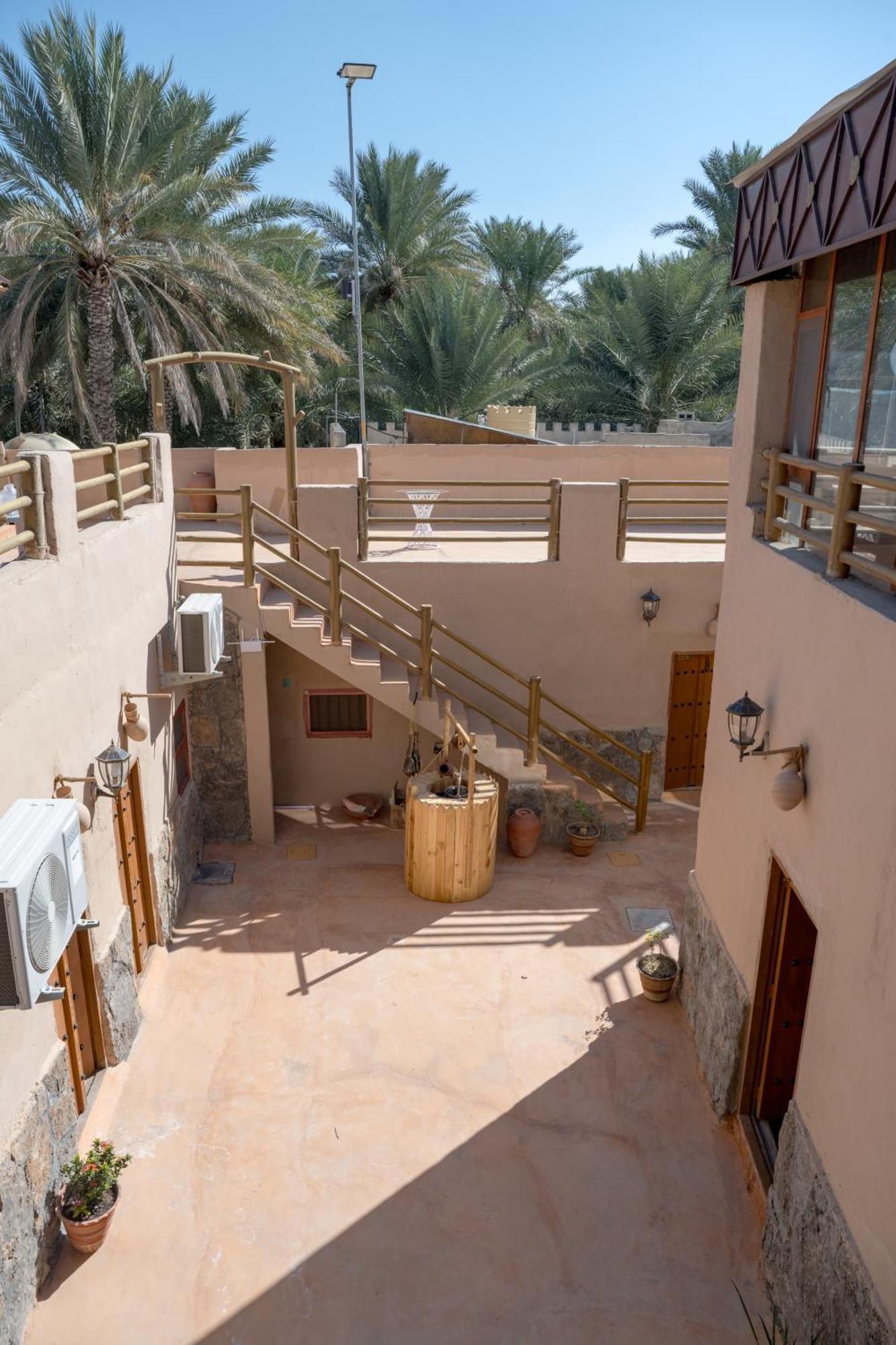 بيت نُزل السلام Bait Salam Inn Al Ḩamrāʼ 외부 사진